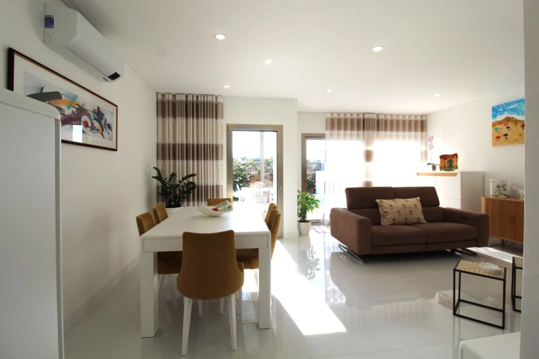 Moradia T4 para Venda em Ferreiras Foto 2