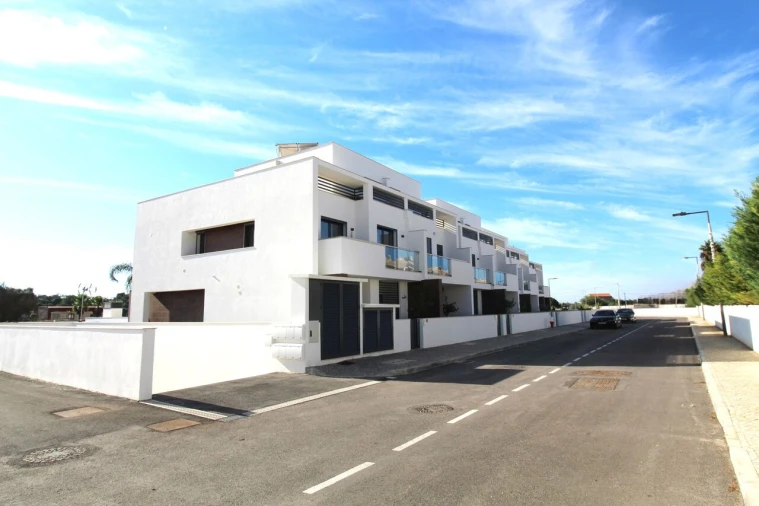 Moradia T4 para Venda em Ferreiras Foto 11