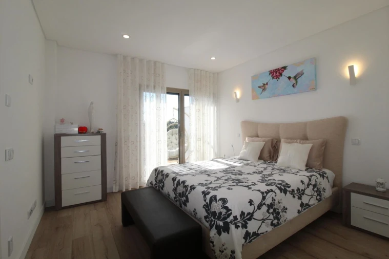 Moradia T4 para Venda em Ferreiras Foto 3