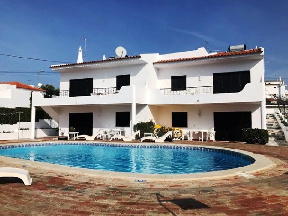 Moradia T5 para Venda em Albufeira e Olhos de Água Foto 1