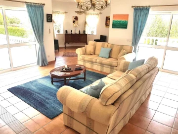 Moradia T5 para Venda em Albufeira e Olhos de Água