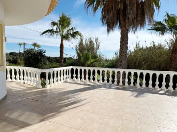 Moradia T5 para Venda em Albufeira e Olhos de Água