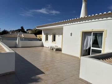 Moradia T5 para Venda em Albufeira e Olhos de Água