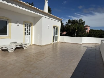 Moradia T5 para Venda em Albufeira e Olhos de Água