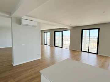 Apartamento T4 para Venda em Albufeira e Olhos de Água