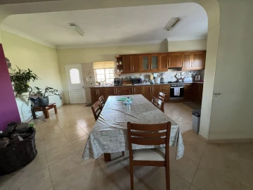 Moradia T6 para Venda em Albufeira e Olhos de Água