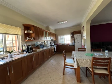 Moradia T6 para Venda em Albufeira e Olhos de Água