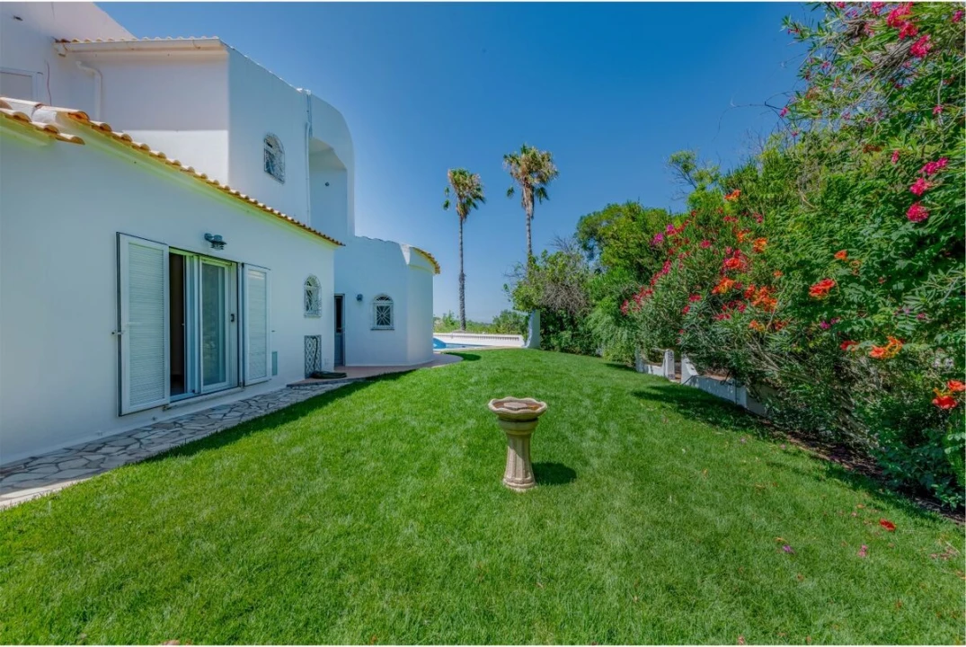 Moradia T5 para Venda em Porches Foto 60