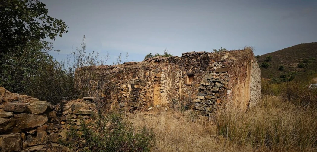 Moradia T0 para Venda em São Bartolomeu de Messines Foto 1