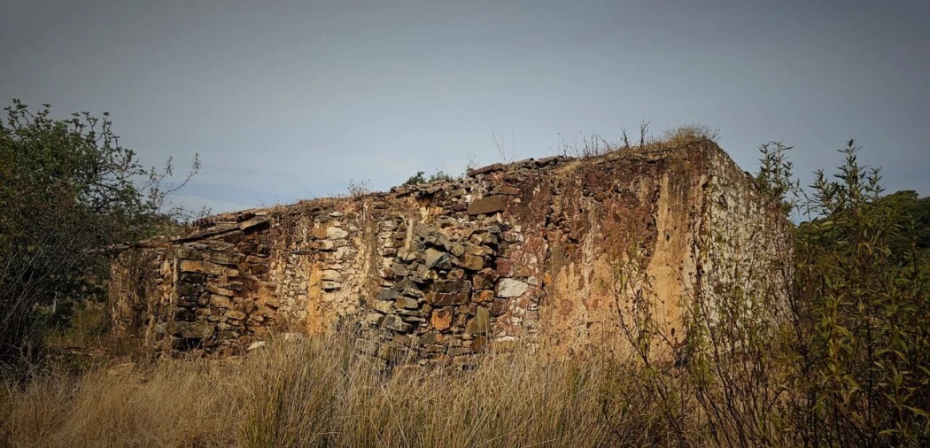 Moradia T0 para Venda em São Bartolomeu de Messines Foto 8