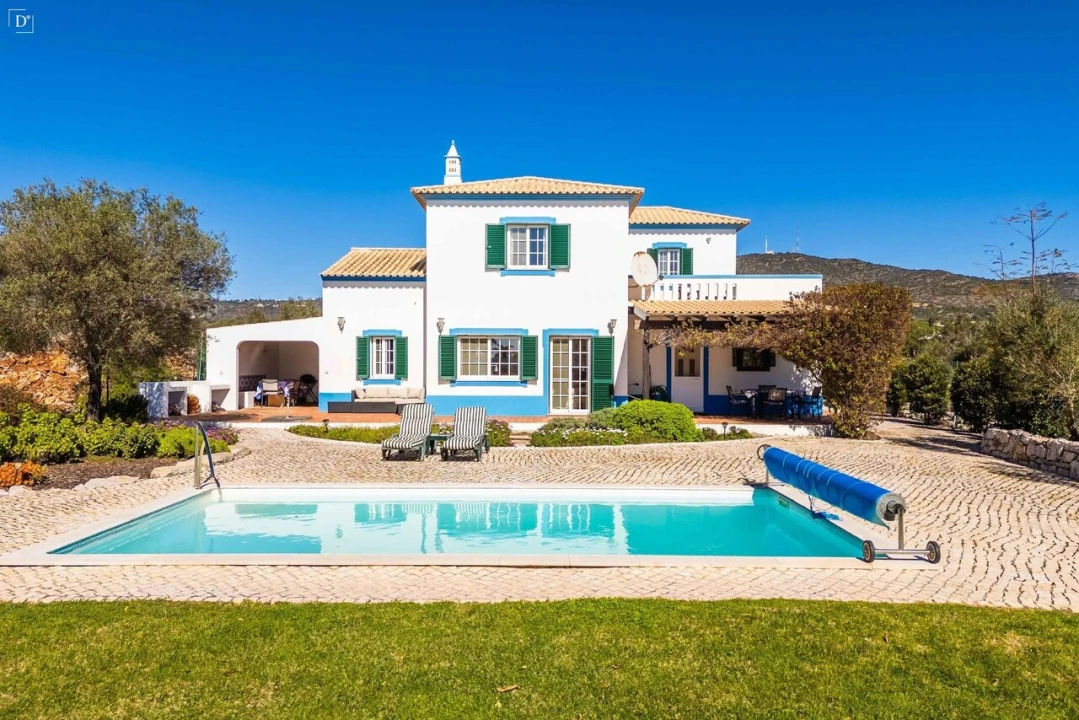 Moradia T4 para Venda em Quelfes Foto 1