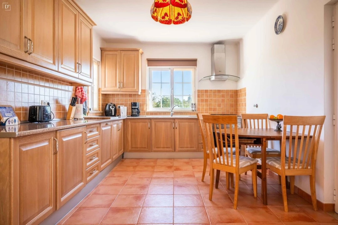 Moradia T4 para Venda em Quelfes Foto 5