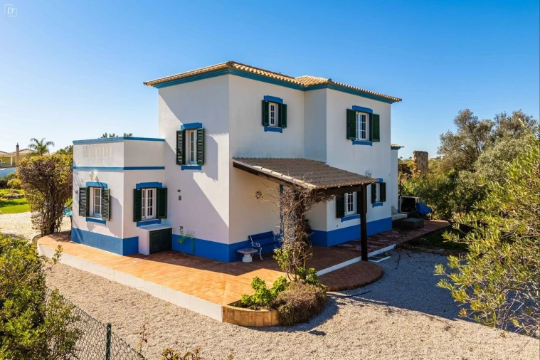 Moradia T4 para Venda em Quelfes Foto 23