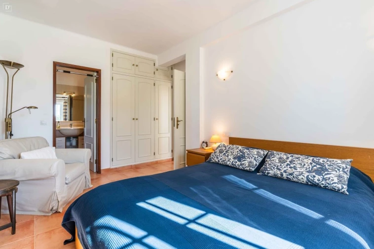 Moradia T4 para Venda em Quelfes Foto 9