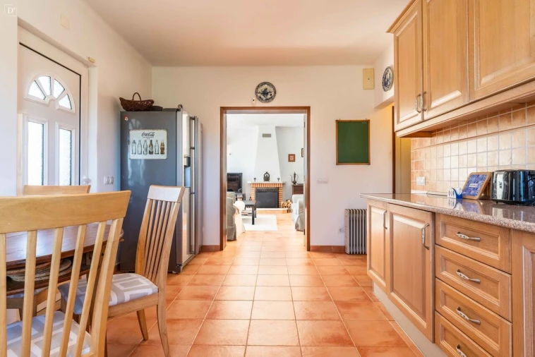 Moradia T4 para Venda em Quelfes Foto 6