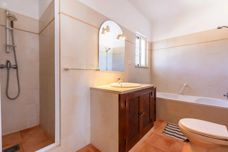 Moradia T4 para Venda em Quelfes Foto 18