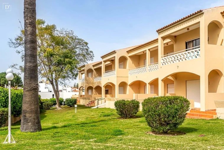 Apartamento T2 para Venda em Quarteira Foto 3