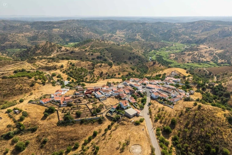 Moradia T4 para Venda em Odeleite Foto 2