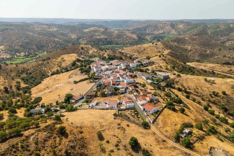 Moradia T4 para Venda em Odeleite Foto 7