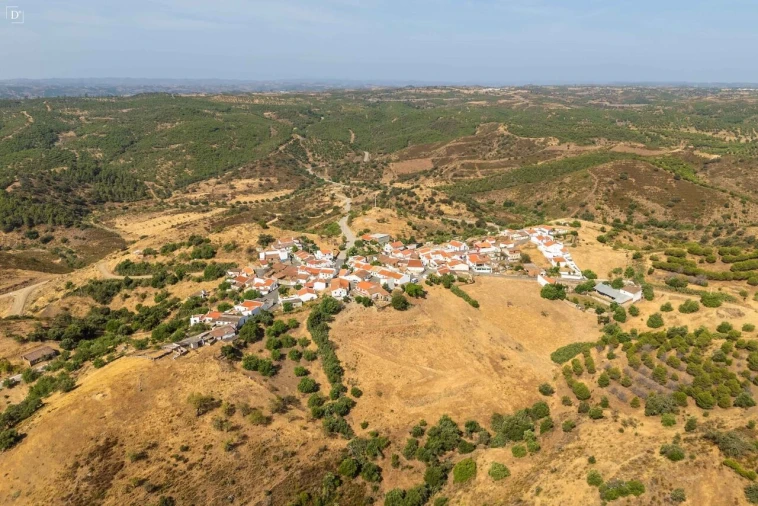 Moradia T4 para Venda em Odeleite Foto 4