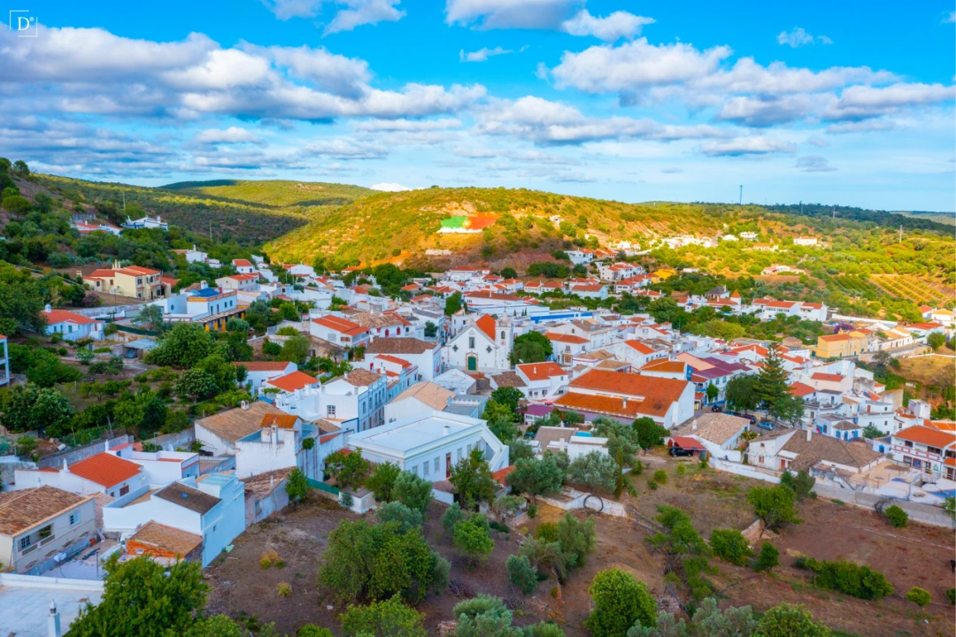 Moradia T4 para Venda em Alte Foto 11