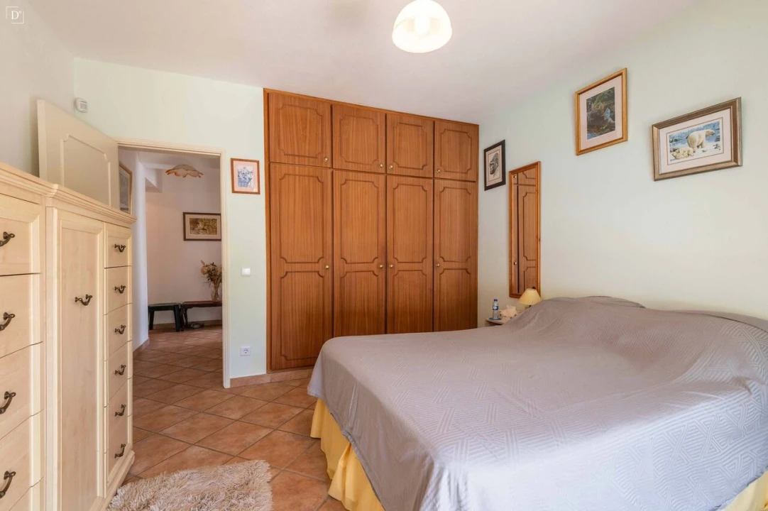 Moradia T4 para Venda em Alte Foto 16