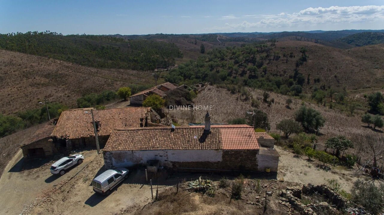 Moradia T5 para Venda em Santana da Serra Foto 2