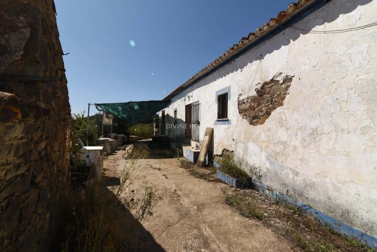 Moradia T5 para Venda em Santana da Serra Foto 4