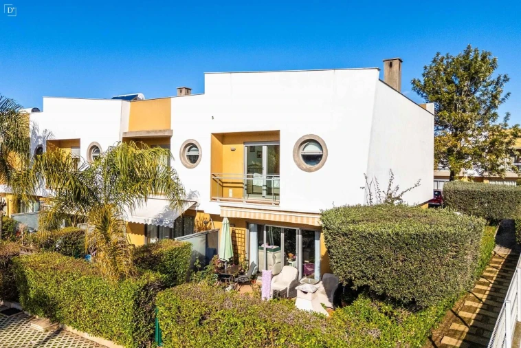 Moradia T3 para Venda em Ferreiras Foto 1