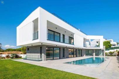 Moradia T4 para Venda em Albufeira e Olhos de Água