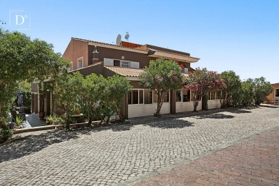 Moradia T6 para Venda em Santa Barbara de Nexe