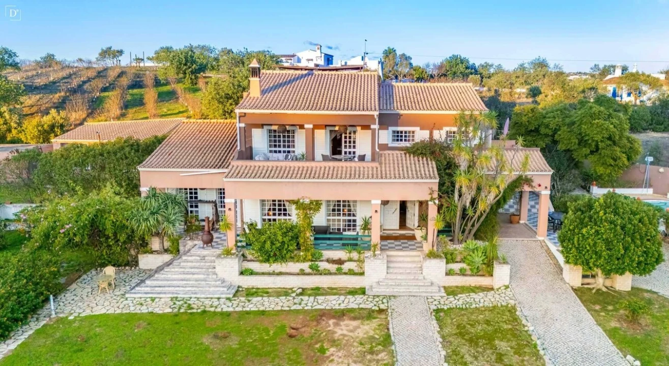 Moradia T6 para Venda em Santa Barbara de Nexe Foto 37