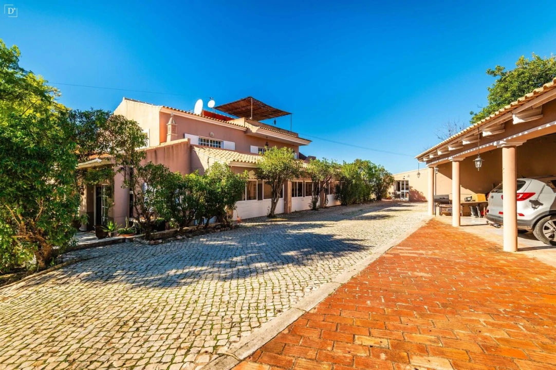 Moradia T6 para Venda em Santa Barbara de Nexe Foto 6