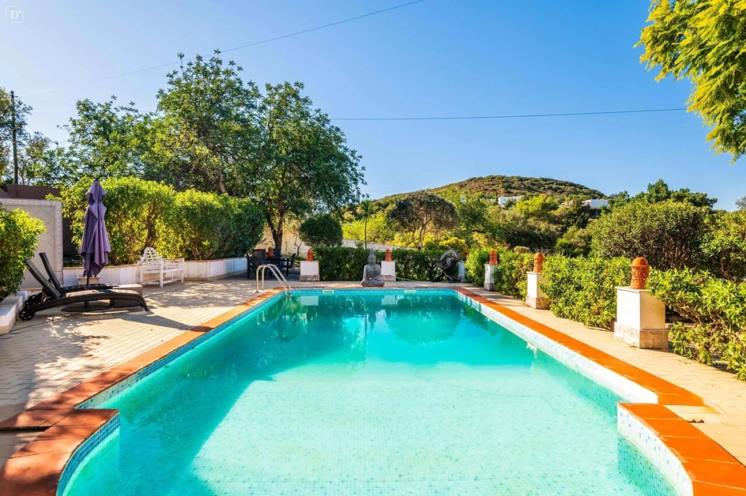 Moradia T6 para Venda em Santa Barbara de Nexe Foto 11