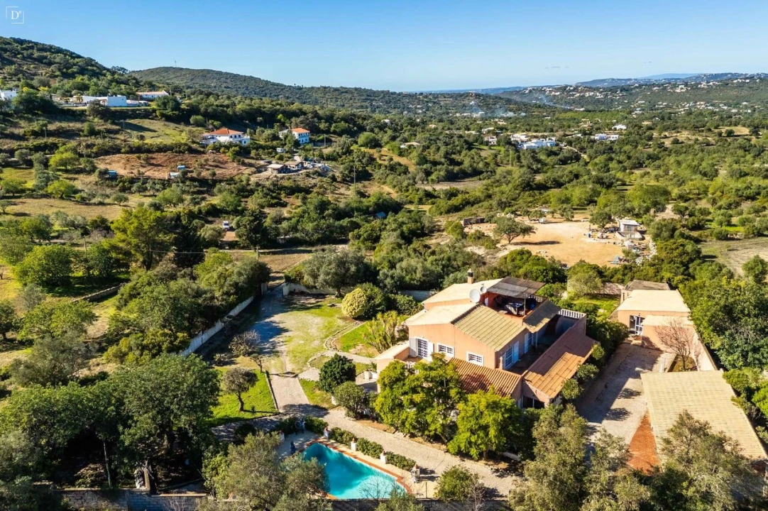 Moradia T6 para Venda em Santa Barbara de Nexe Foto 34