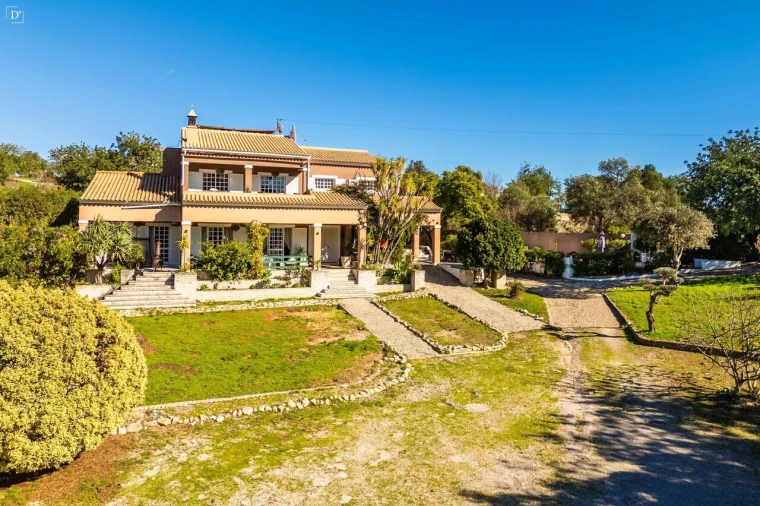 Moradia T6 para Venda em Santa Barbara de Nexe Foto 33