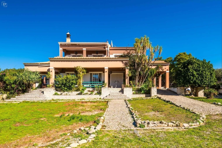 Moradia T6 para Venda em Santa Barbara de Nexe Foto 5