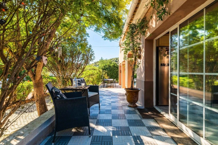 Moradia T6 para Venda em Santa Barbara de Nexe Foto 35