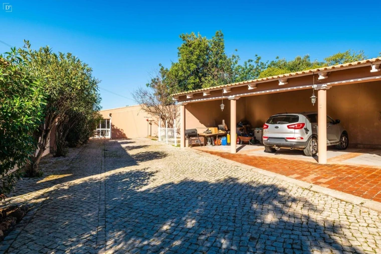 Moradia T6 para Venda em Santa Barbara de Nexe Foto 24