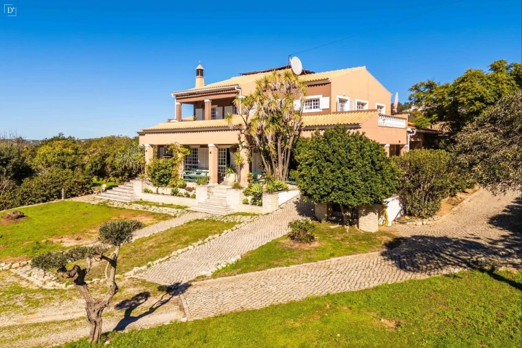 Moradia T6 para Venda em Santa Barbara de Nexe Foto 31