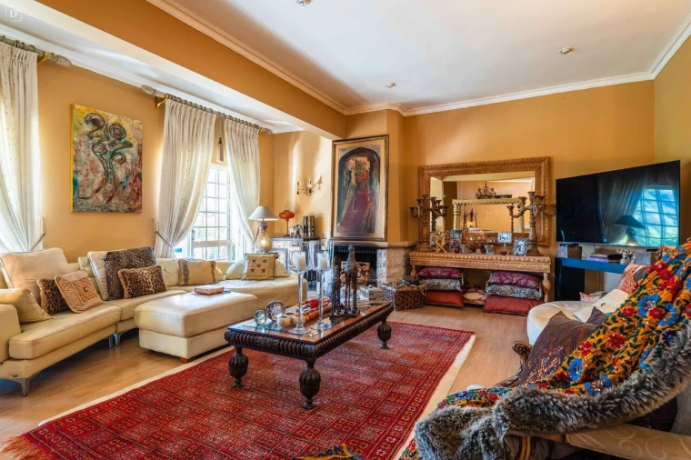 Moradia T6 para Venda em Santa Barbara de Nexe Foto 2