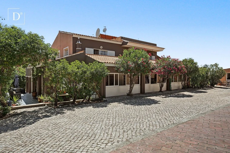 Moradia T6 para Venda em Santa Barbara de Nexe Foto 34