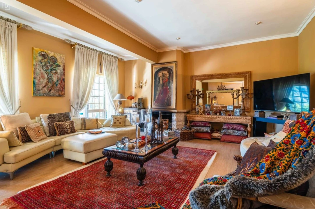 Moradia T6 para Venda em Santa Barbara de Nexe Foto 2