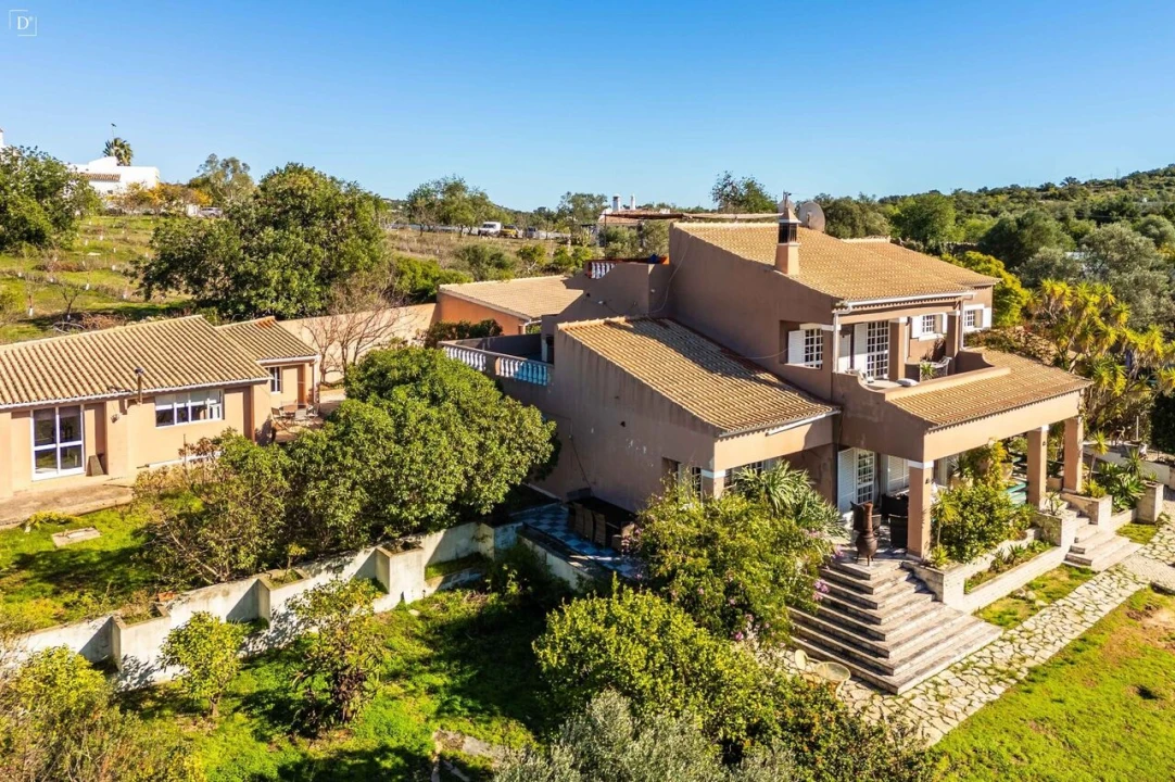 Moradia T6 para Venda em Santa Barbara de Nexe Foto 36