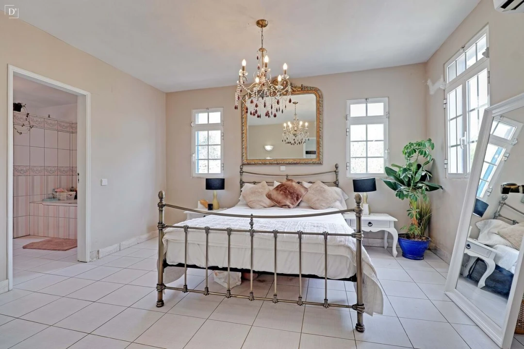 Moradia T5 para Venda em Santa Barbara de Nexe Foto 22