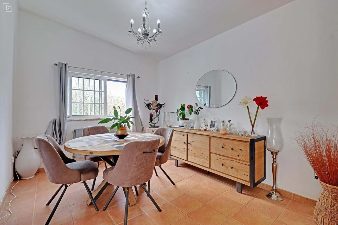 Moradia T5 para Venda em Santa Barbara de Nexe Foto 3