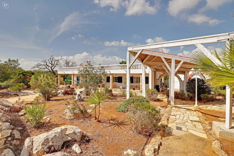 Moradia T5 para Venda em Santa Barbara de Nexe Foto 25