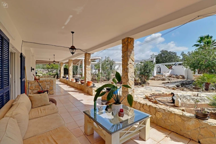 Moradia T5 para Venda em Santa Barbara de Nexe Foto 7