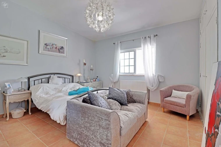 Moradia T5 para Venda em Santa Barbara de Nexe Foto 11