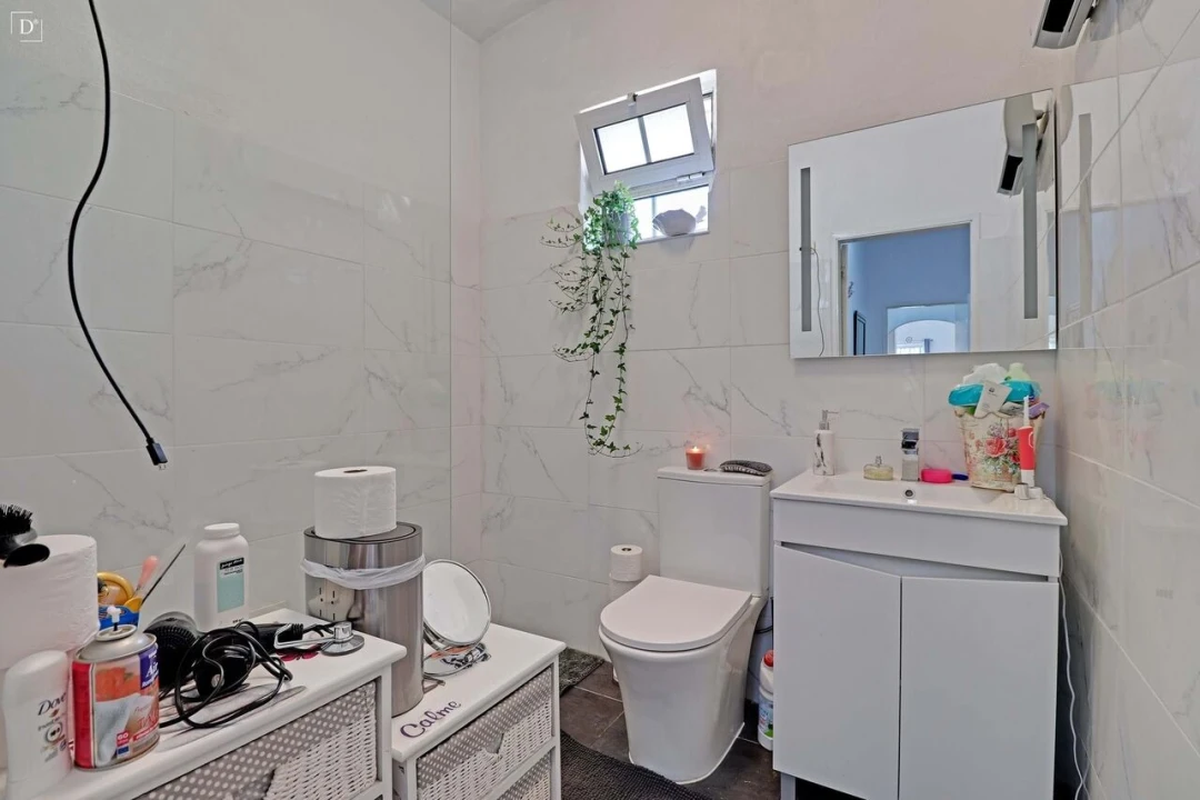 Moradia T5 para Venda em Santa Barbara de Nexe Foto 12